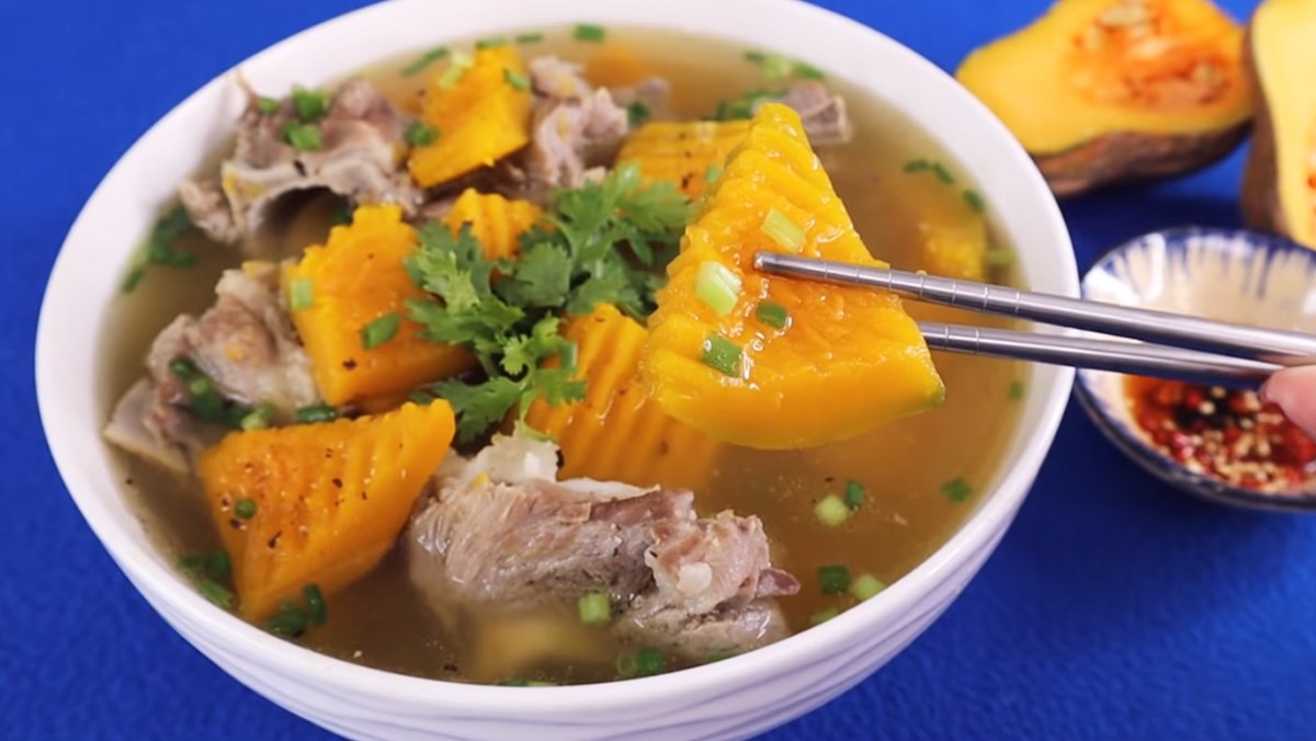 2 Cách nấu canh bí đỏ hầm xương và nấu đậu phộng thơm ngon dễ làm