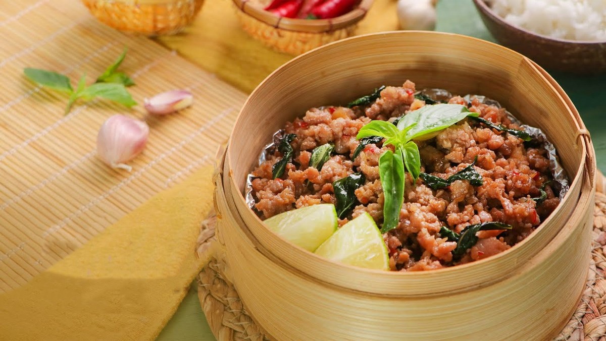 Cách làm thịt băm xào lá quế kiểu Thái thơm ngon đổi vị cho bữa cơm