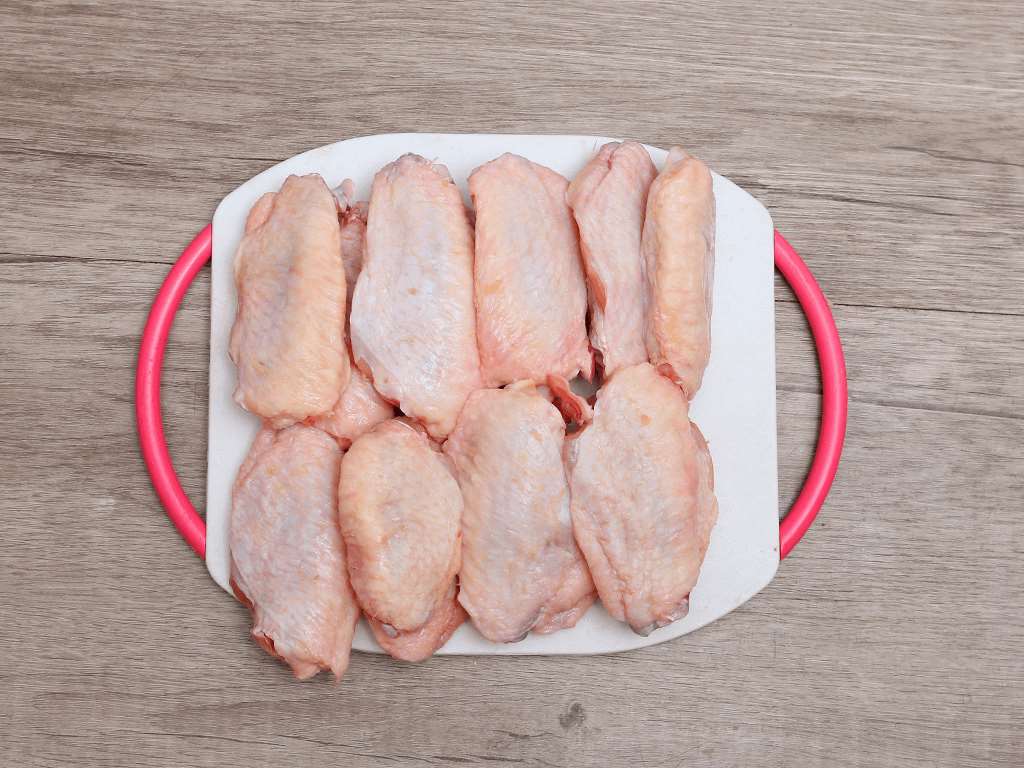 Cánh gà giữa nhập khẩu đông lạnh khay 500g (9-11 miếng) 17