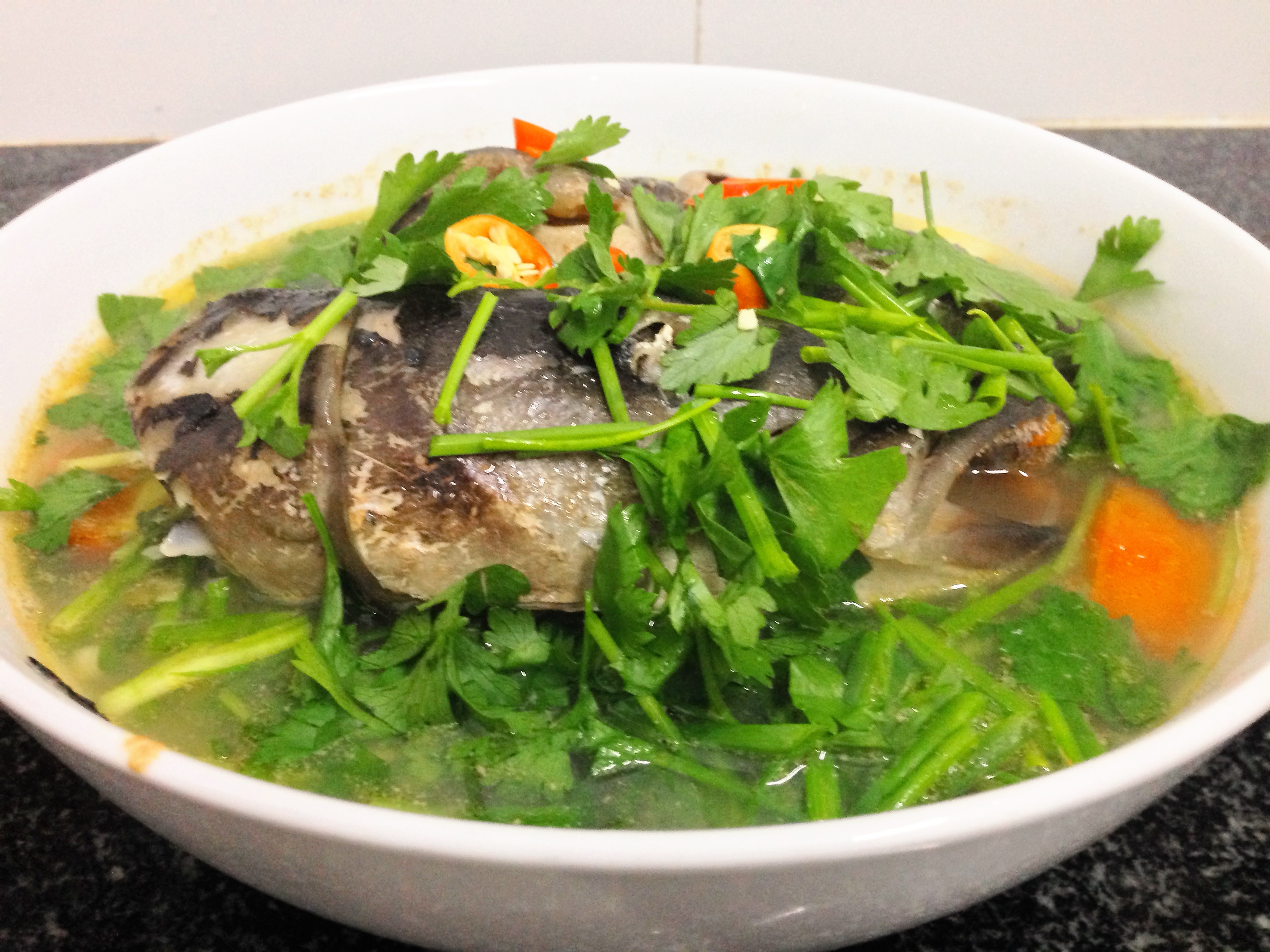 Đầu cá bớp nấu ngót, ngon cơm ngày mưa