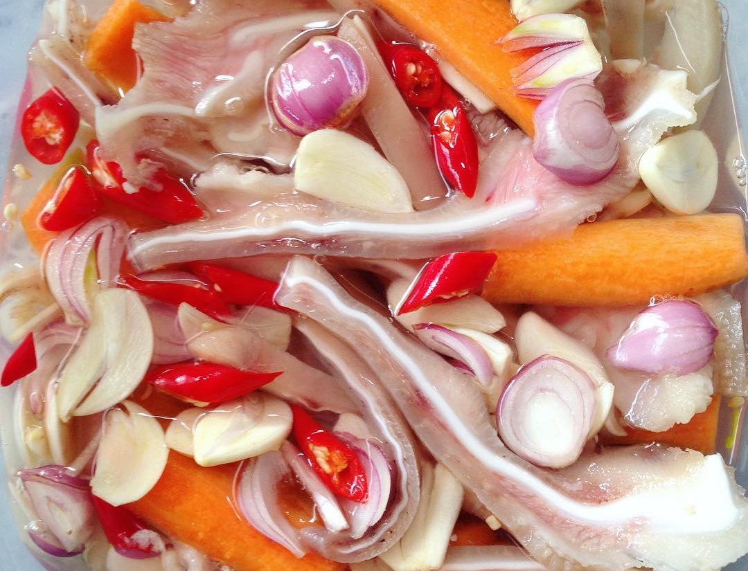 Tuyệt chiêu làm món tai heo ngâm giấm chua ngọt giòn dai - BepXua