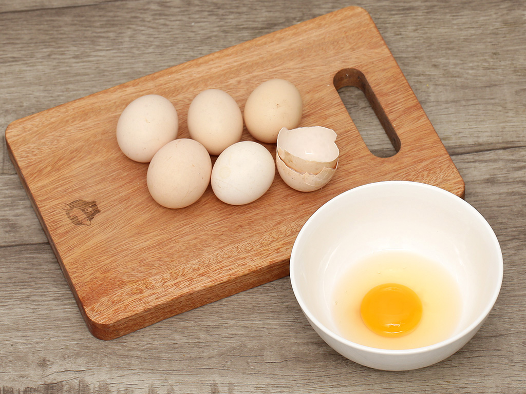 Trứng gà ta hộp 6 quả (giao ngẫu nhiên thương hiệu) 7