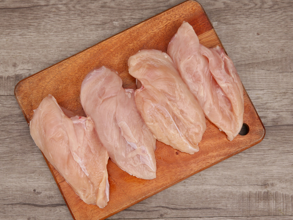 Ức gà phi lê có da C.P 1kg (2 - 4 miếng) 5