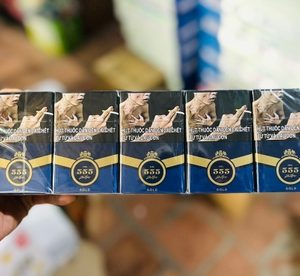 Thuốc lá ba số 555 bao ngắn/10 bao