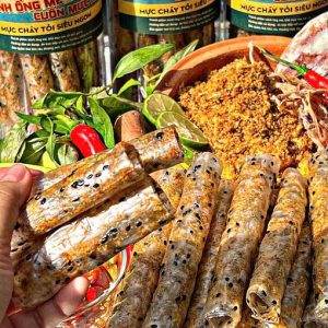 Bánh Ống Mè Cuộn Mực