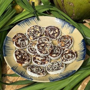 Kẹo Chuối Cuộn Đậu Phộng Mè Gừng