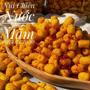 Nui chiên nước mắm